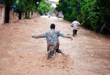 Hurricane Sandy makes landfall in Bahamas