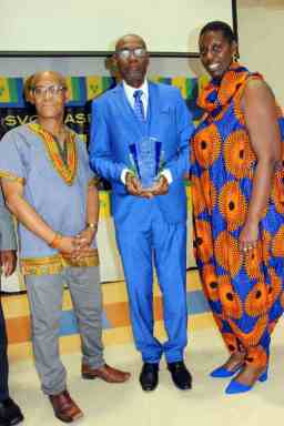 SVG Ex-Teachers’ Assoc. of NY receives Humanitarian Award|SVG Ex-Teachers’ Assoc. of NY receives Humanitarian Award