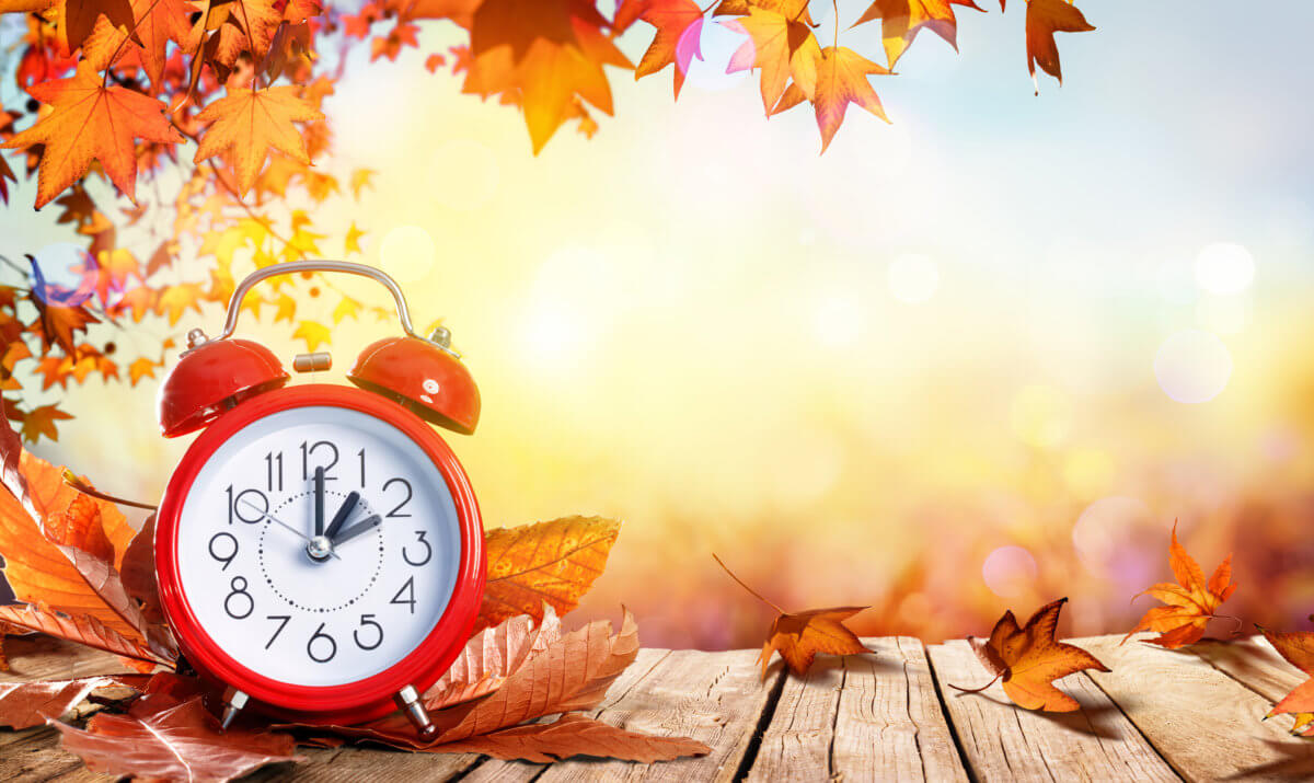 November 12nd. Day 12 of month, Calendar date. White alarm clock on yellow  background with calendar day. Autumn month, day of the year concept. Stock  Photo