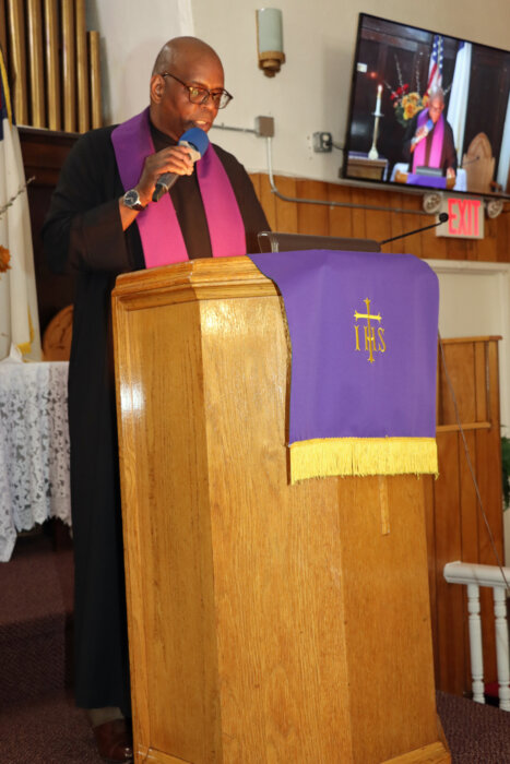 Pastor the Rev. Roger Jackson delivers sermon on "Invite leads to Insight.”