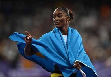 Women's 100m Final - Stade de France, Saint-Denis, France - August 03, 2024. Julien Alfred of Saint Lucia celebrates after winning gold.