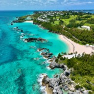 Bermuda’s coast with bright baby blue water on a sunny day.