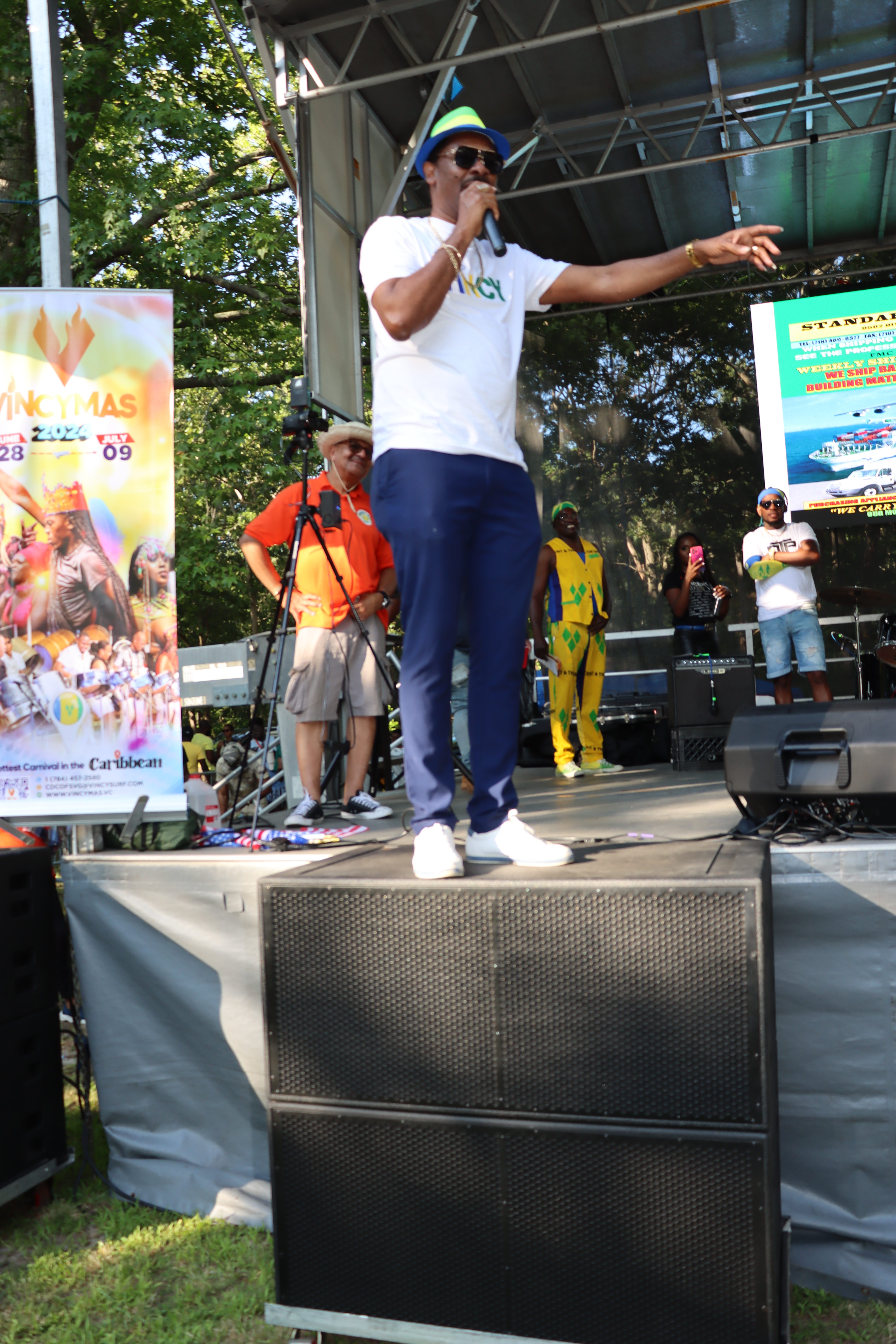 Consul General Rondy "Luta" McIntosh performs at Picnic