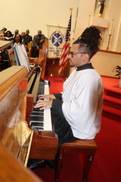 Christopher Bryant plays the organ.