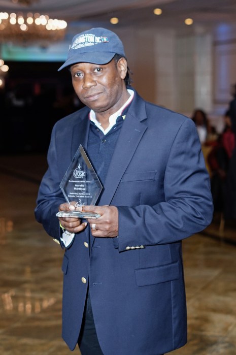 Aurelio Martinez receiving the Contemporary Male Artist Award at The 2018 Garifuna Music Award.